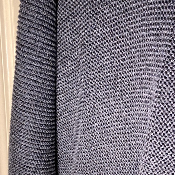 Basic/BASIQUE Navy Sweater women’s size Medium - Picture 6 of 7